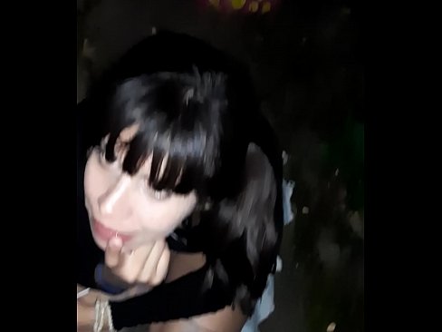 ❤️ Na rua, o pénis inchado em troca de doces ❤️❌ Porno em nós ❤